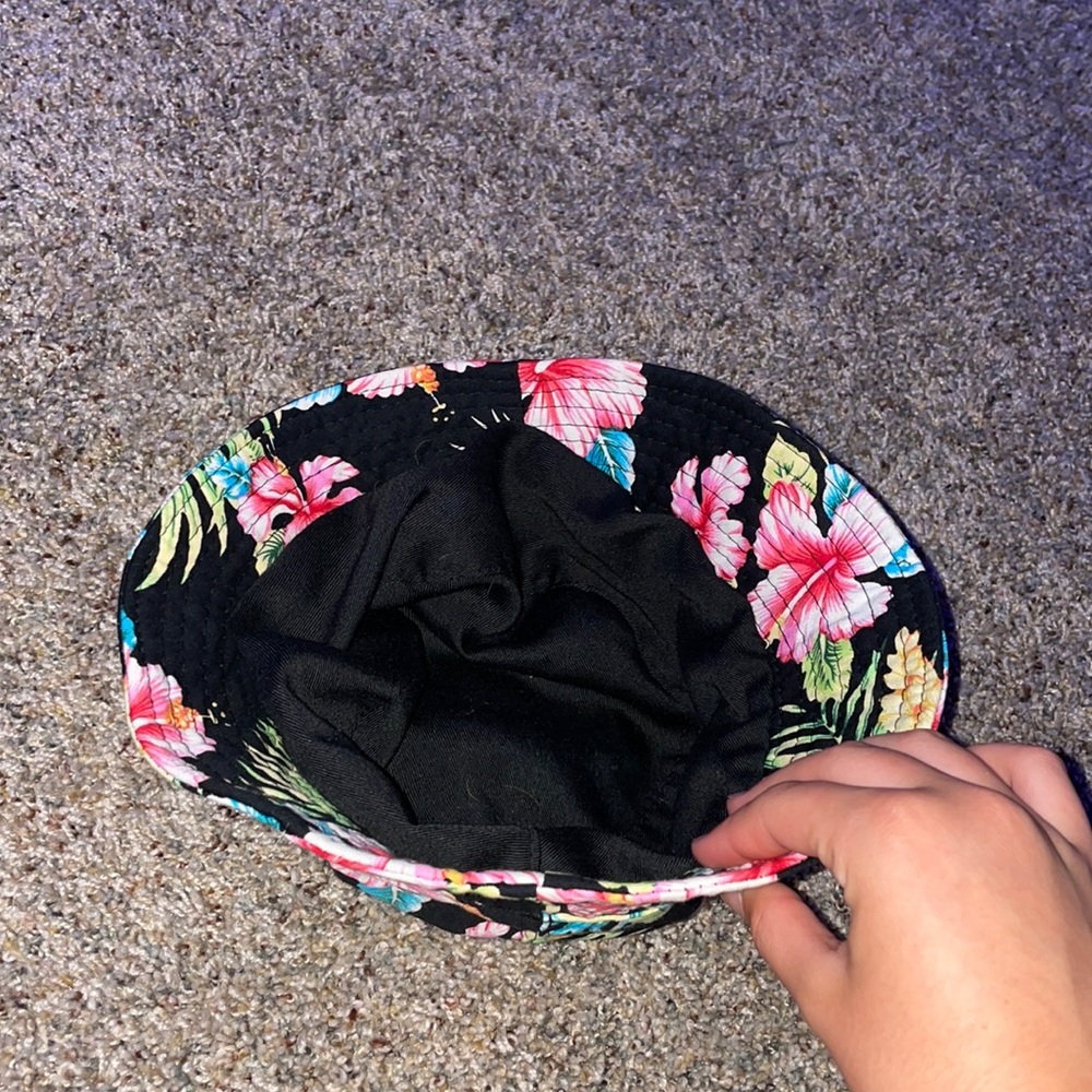 Bucket hats - Picture 5 of 5